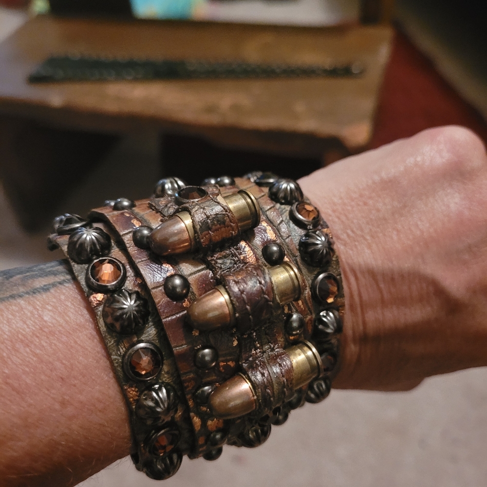 Leather Bracket - Picture 3 of 7